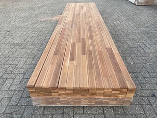 Ca. 80x Guyana Teak Vlonderplanken Geschaafd Gevingerlast, 27x70mm, le